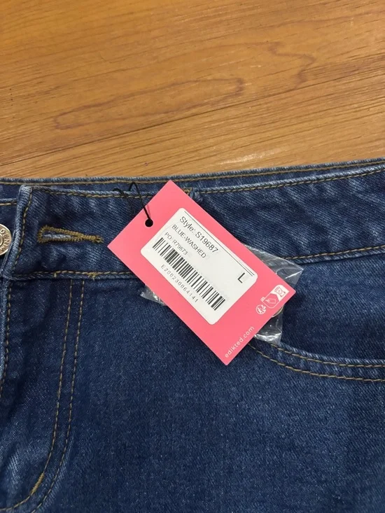 NWT Edikted Jean Shorts Size L - Picture 2 of 4